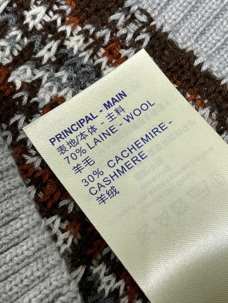 l0vis Vvtt0n sweaters